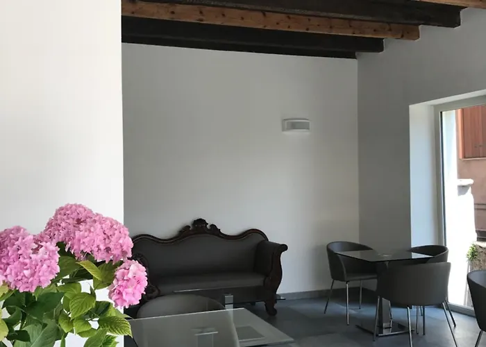 Corte Di Pellio Мини-отель